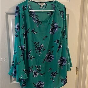 Counterparts 2X Green and Navy Floral Blouse